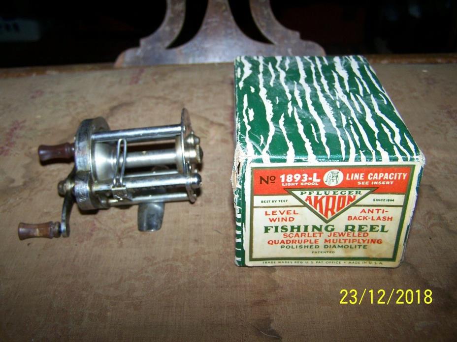Vintage Used Pflueger Akron 1893L Level Wind Bait Casting Reel with Box