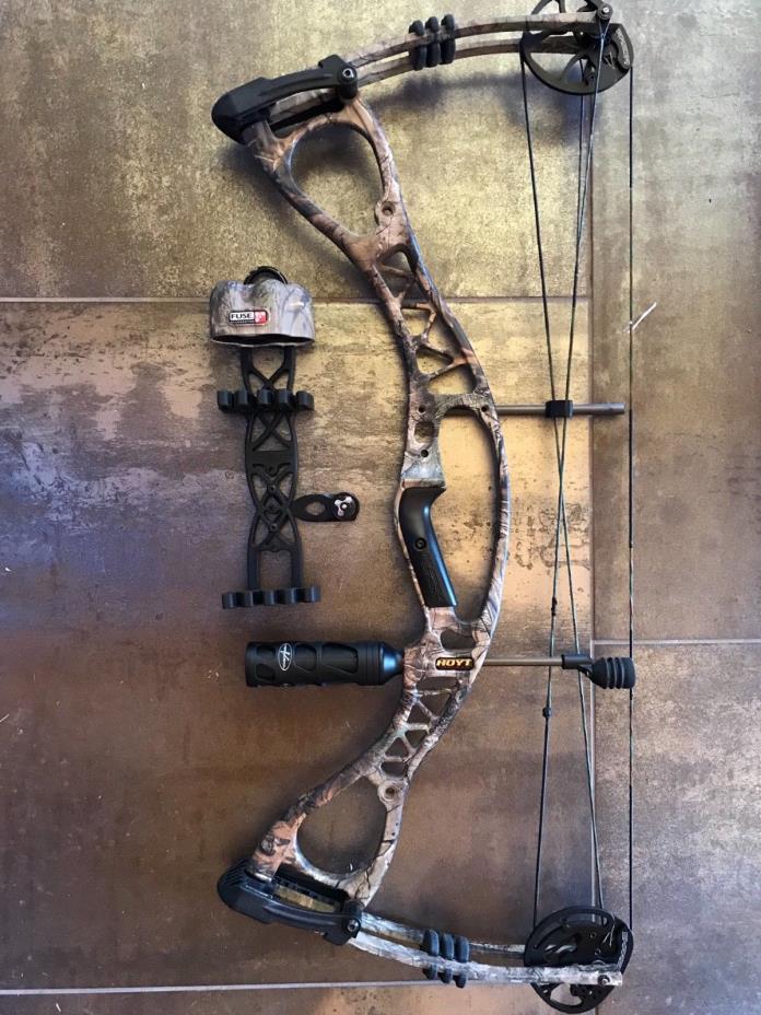 Hoyt Charger Compound Bow, used but excellent shape. Includes quiver, new string