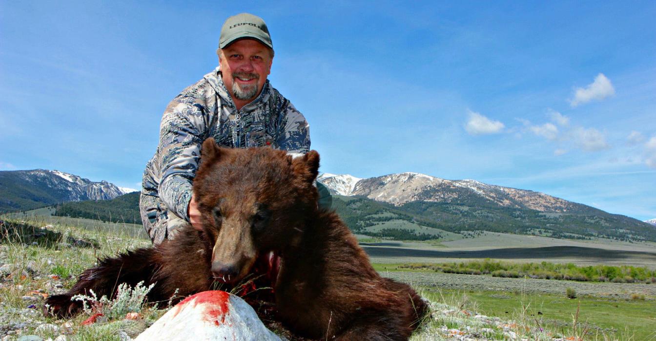 Sping Bear Hunt in Southern Idaho 4 Nights 5 Days