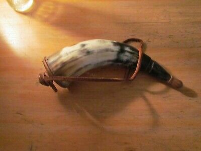A nicely crafted pre-owned reproduction powder horn in excellent condition.11in