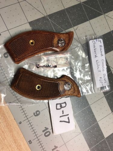 Altamont, for model Smith Wesson J Frame, Walnut Classic panel grips