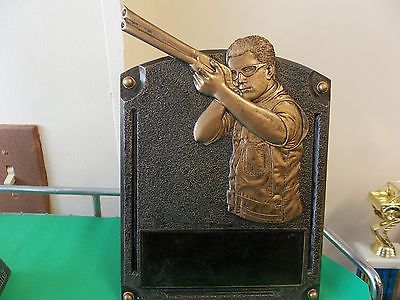 perfect award for Trapshooting, cast bronze quality, approx. 6x7.5