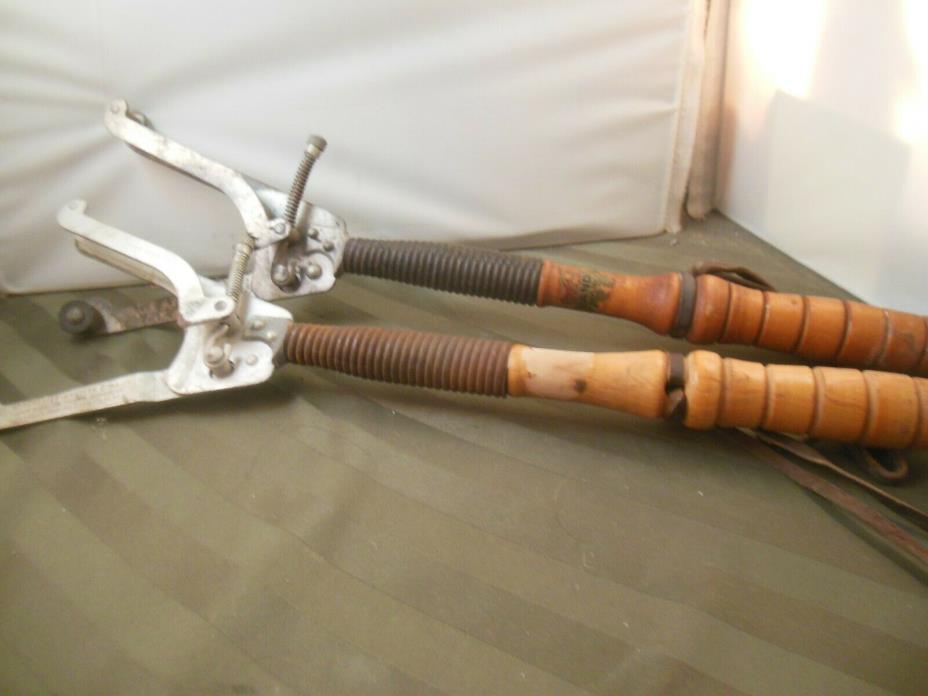2 Vintage Skeet Shooters Hand Held Clay Pigeon Thrower, Wood Handle 1 Winchester