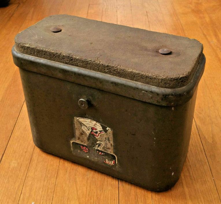 Vintage Thermos Swivel Seat Shell Ammo Box Duck  Collectors Item  Green