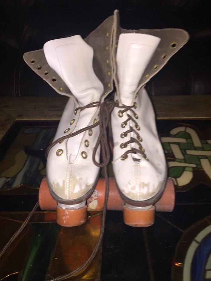 Used Women's Size 7 White Chicago Roller Rink Skates Pink Wheels and Stoppers