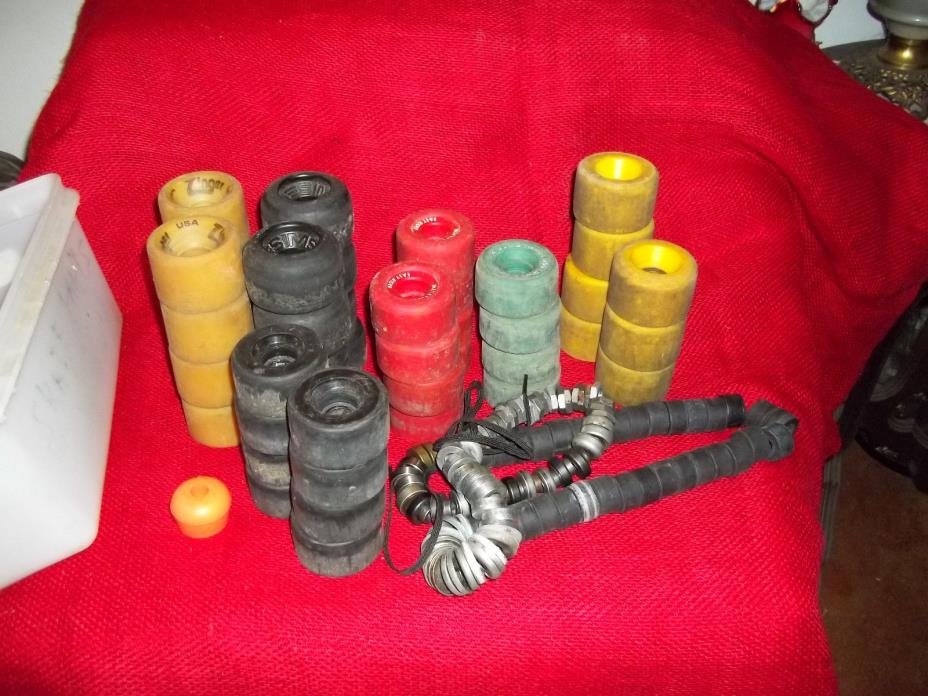 LOT OF VINTAGE ROLLER SKATING WHEELS  DIFFERENT STYLES SIZES+