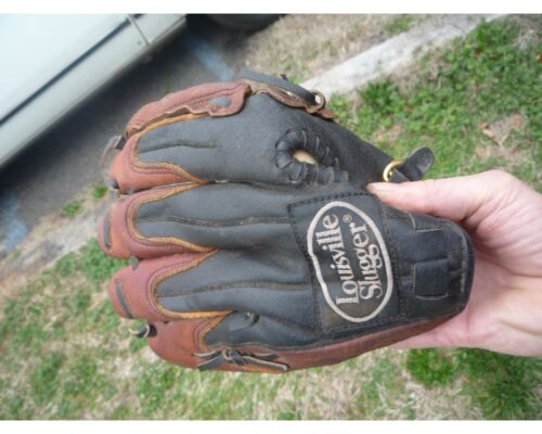 VINTAGE 1959 LOUISVILLE SLUGGER CHILDS GLOVE SRK1050 BRUISE GARD ALL LEATHER