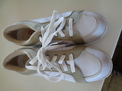 Dexter White Leather Bowling Shoes One Slide One Traction Sole Hardly Worn 8.5M