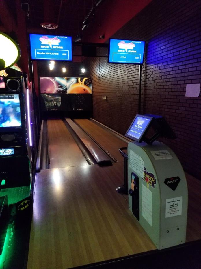 AMF Qubica Thunderbowl Mini Bowling Alley double Lane Bill Operated with  Extras