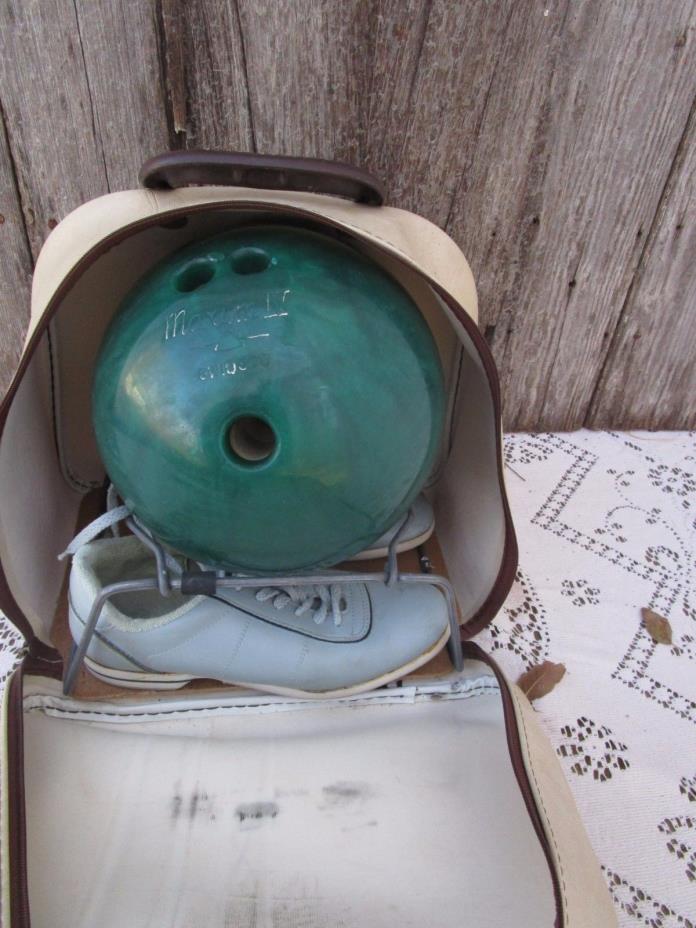 Vintage 1950s Brunswick Bag with Green maxim IV Ball and shoes