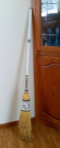 Vintage 8 Ender 8 Light Centurion Curling Broom Straw/Corn Bristles - Canada -