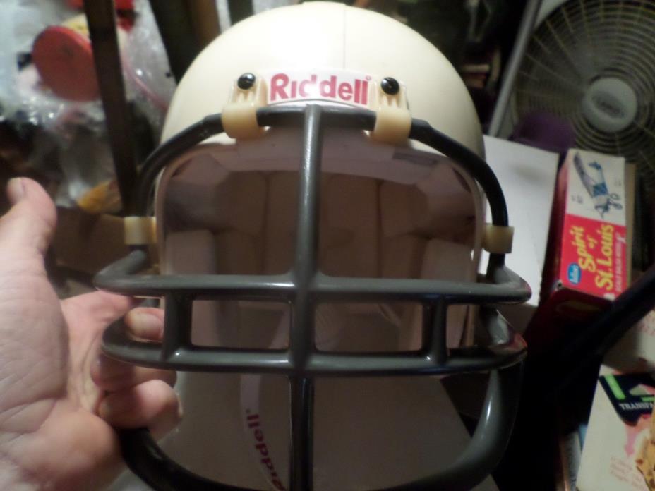 Riddell Football Helmet Youth Little Pro Size Med/Sm White Excellent Condition