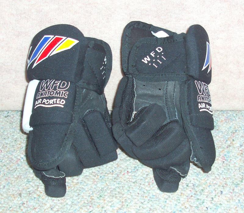 Youth WINNWELL WFD 111 ice & roller hockey gloves , anatomic air ported