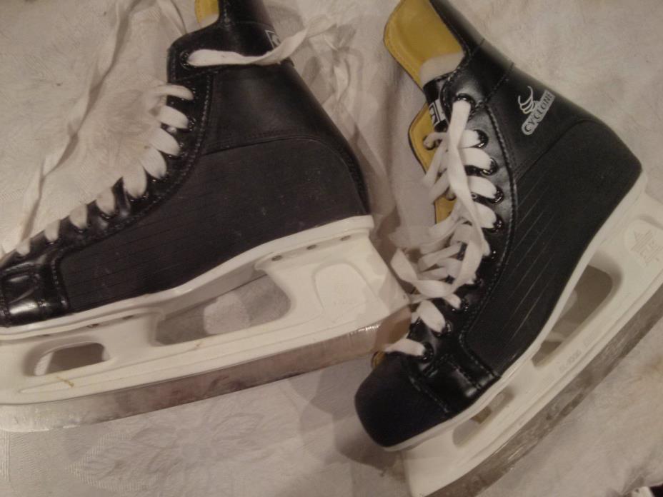 CCM Cyclone 90 Men's skates US size 8