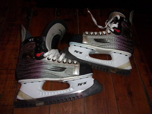 BAUER Vapor VI Ice Hockey Skates 8D. Shoe size men's 9 1/2.