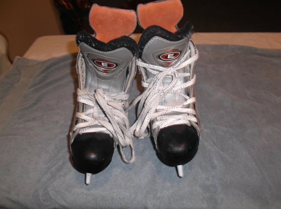 Easton Synergy 750 Hockey Ice Skates,   Skate Size 5 D   shoe size 6.5