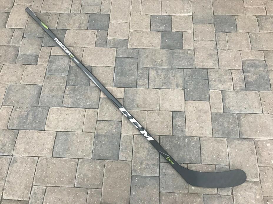 CCM Ribcore Trigger 2 Pro Stock Hockey Stick 85 Flex Right P6 Heel Curve 12264
