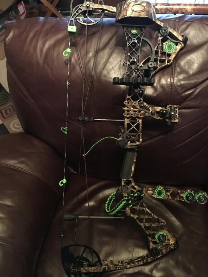 mathews heli m RH compound bow, very good condition. comes with everything.