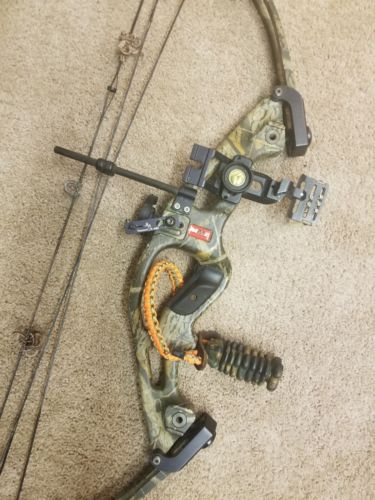 Hoyt MagnaTec Bow with case