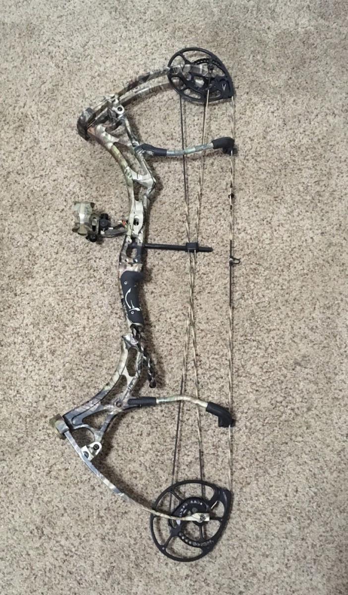 Bear Method 60# Right Hand, New String and Cables and Truglo 5 Pin Sight