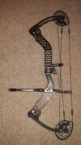 Mathews Monster Safari Bow comes with extras. Archery