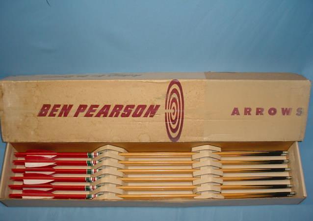 12 Matching Vintage BEN PEARSON DELUXE Footed / Spliced ARROWS with Original Box