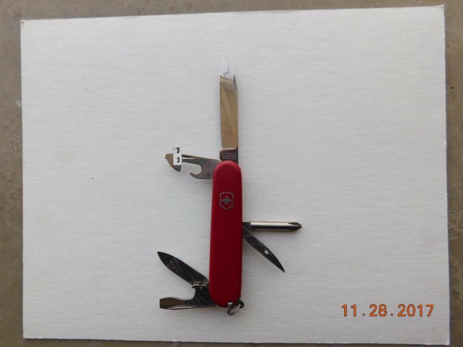 SWISS ARMY KNIFE POCKET 2 1/2 INCH 8 FUNCTIONS