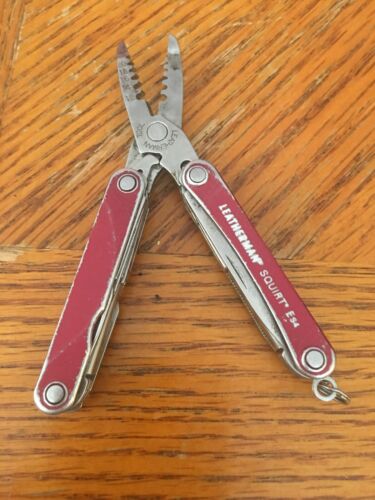 Leatherman Squirt ES4 Multi-Tool, Wire Strippers, Knife, Red