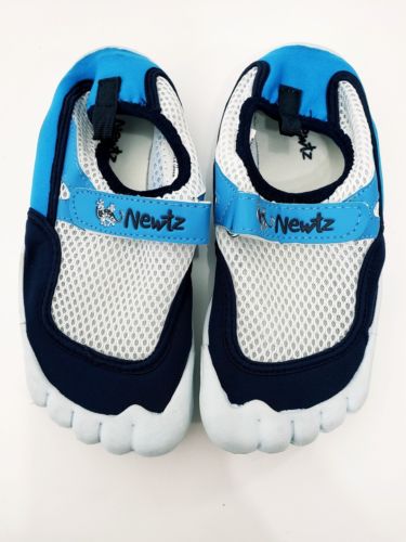 Newtz toddler boys water shoes size medium