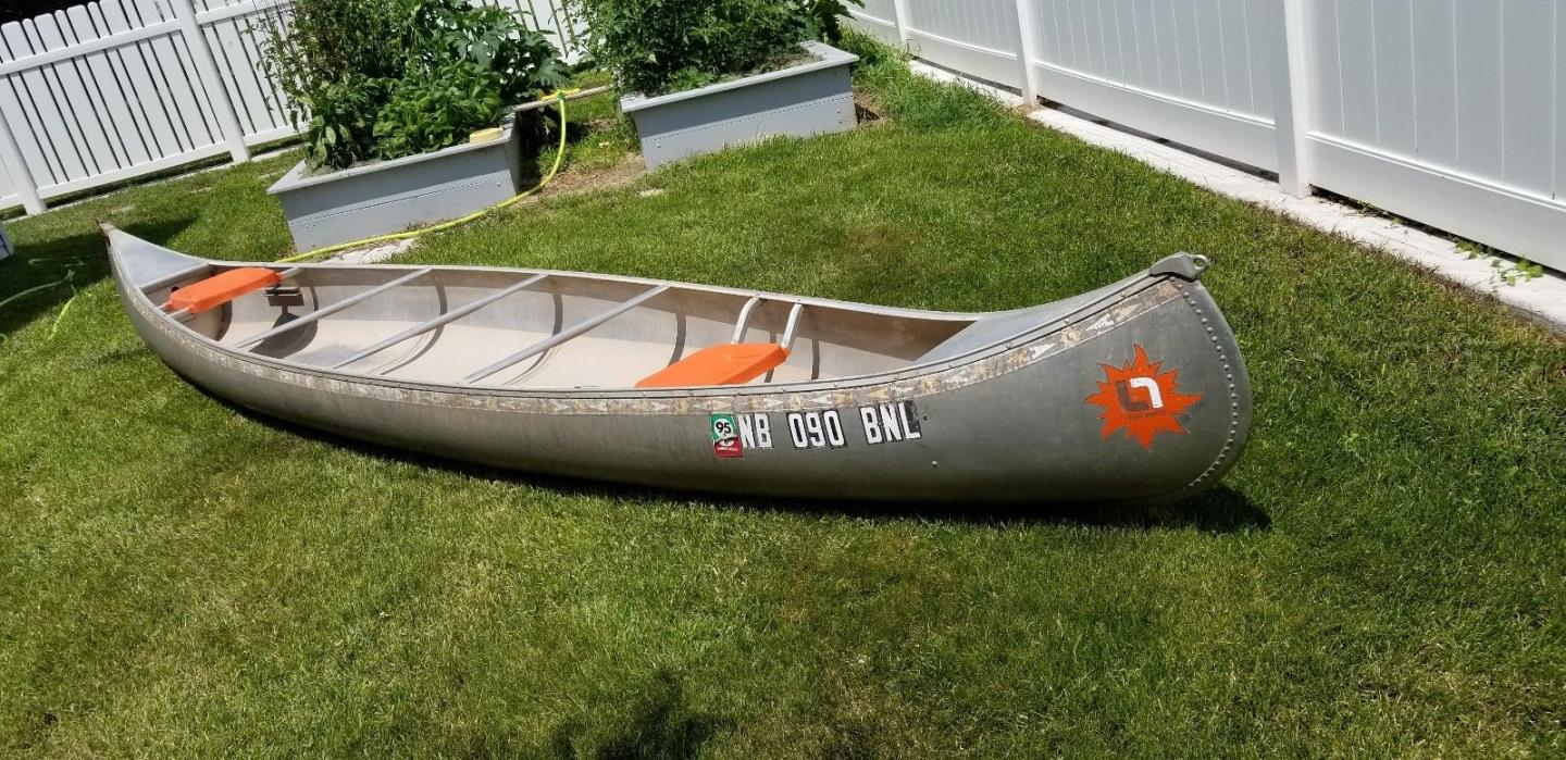 Lowe 17' Aluminum Canoe With 2 Paddles 2 life jackets and foam carrier blocks