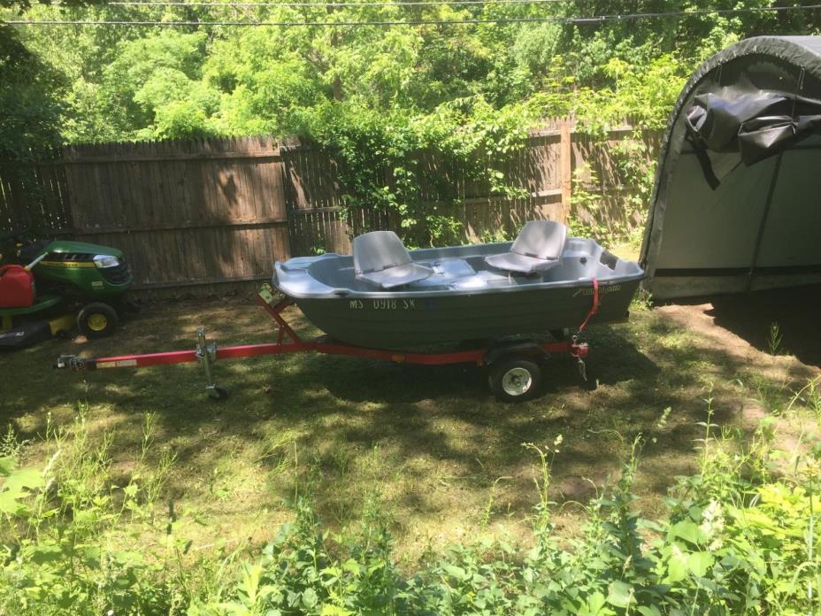 Boat - Sun Dolphin 2 seat Pro94 Bass Boat with trailer