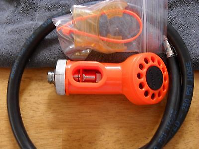 Oceanic Omega  International Orange regulator with hose