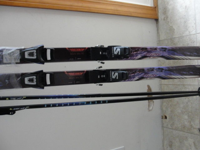 Salomon Evolution Lite Downhill Skis w/Salomon Bindings/Poles  ***NEW***