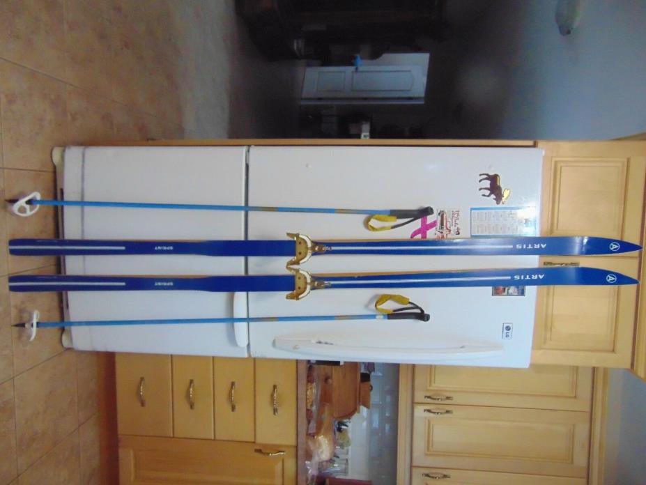 vintage/wooden skis   79    long   with poles  nice        # 6889