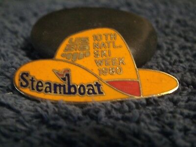 1980 USSA 10TH NATIONAL SKI  WEEK! VINTAGE/RARE TRAVEL LAPEL PIN! STEAMBOAT, CO!