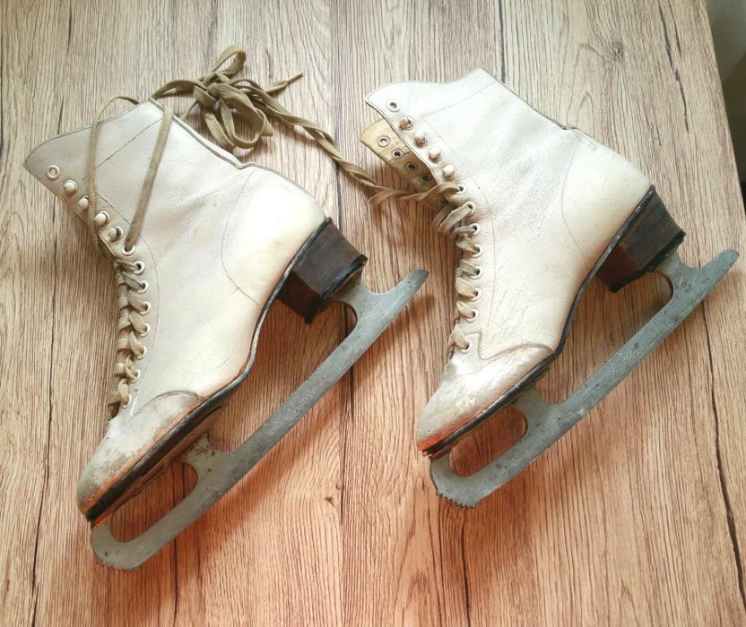 Vintage 50s 60s 'Icecablades' Ice Skates Decor SIze 10 Made In Canada Decorators