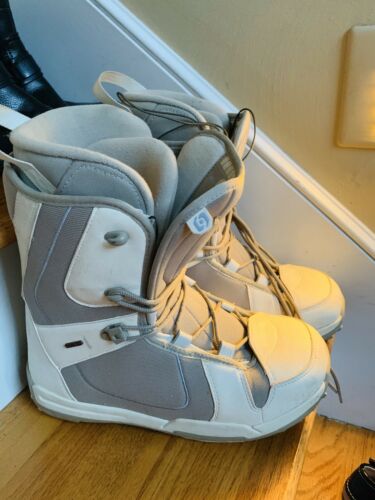 Salomon Snowboarding Boots Linea  Size 9M/41  White Excellent Condition New 129
