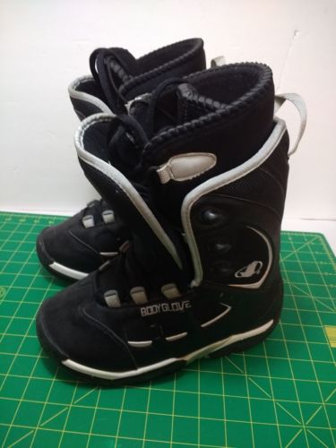 BODY GLOVE  SNOWBOARDING BOOTS SIZE 6 GIRL OR BOYS