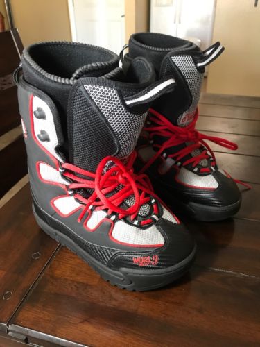 World Industries Snow Boots Size 6 Preowned VGC !!
