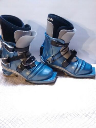 Scarpa T2  Ski Boots 75 MM Code 230 pre owned discounted rate. 3 pin. Beautiful