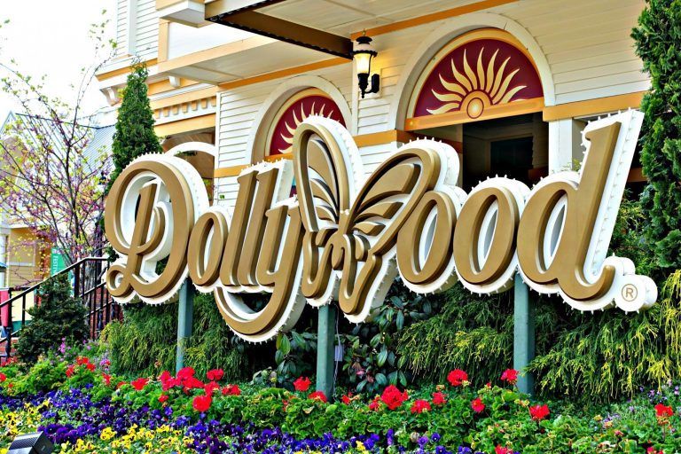 Dollywood Amusement Park Tickets Pigeon Forge, Tennesse.  Free Ship!