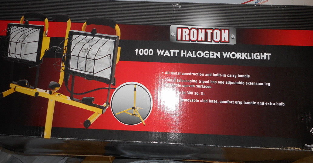 Ironton Halogen Tripod Worklight - 1,000 Watts, 16,000 Lumens, Model L9001 - New