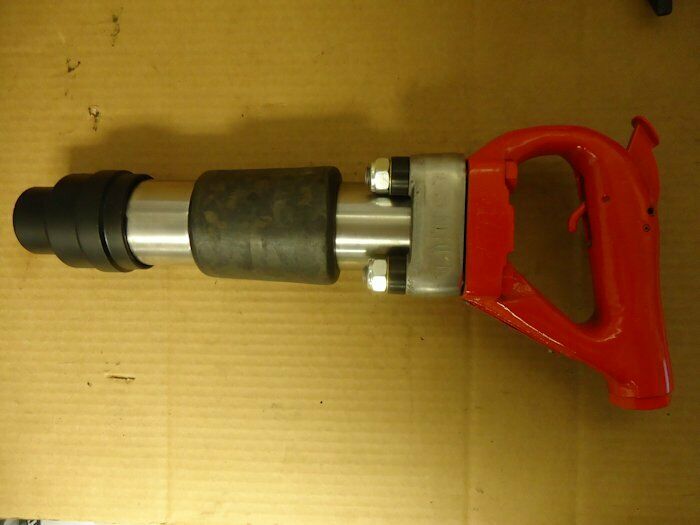 Chicago Pneumatic Air Chipping Hammer CP 4130 3R +2 Bits