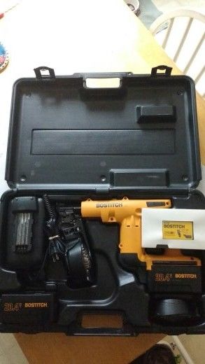 Bostitch CRN38 Cordless Roofing Nailer  used very little Battery operated