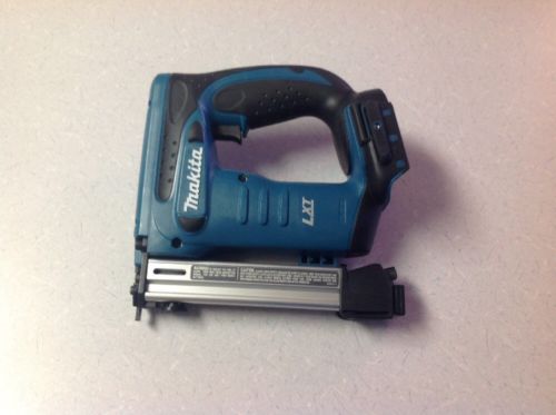 Makita 18V LXT 3.0 Ah Li-Ion 3/8 in. Crown Stapler XTS01Z (Bare tool)