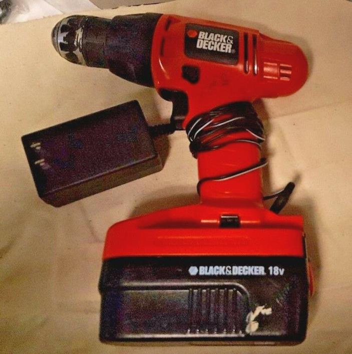 Black & Decker Cordless 18 V Battery Drill w/plug in recharger/battery-working