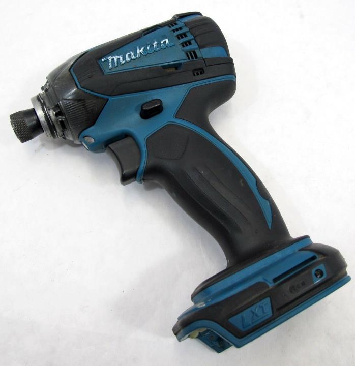 Makita 18V Lithium-Ion Cordless 1/4in. Impact Driver XDT04 (bare tool)