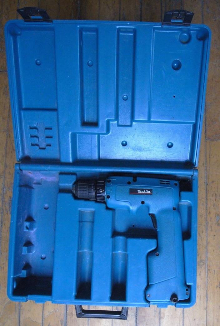 MAKITA 6011D CORDLESS 12VOLT DRILL IN VERY GOOD WORKING CONDITION WITH CASE