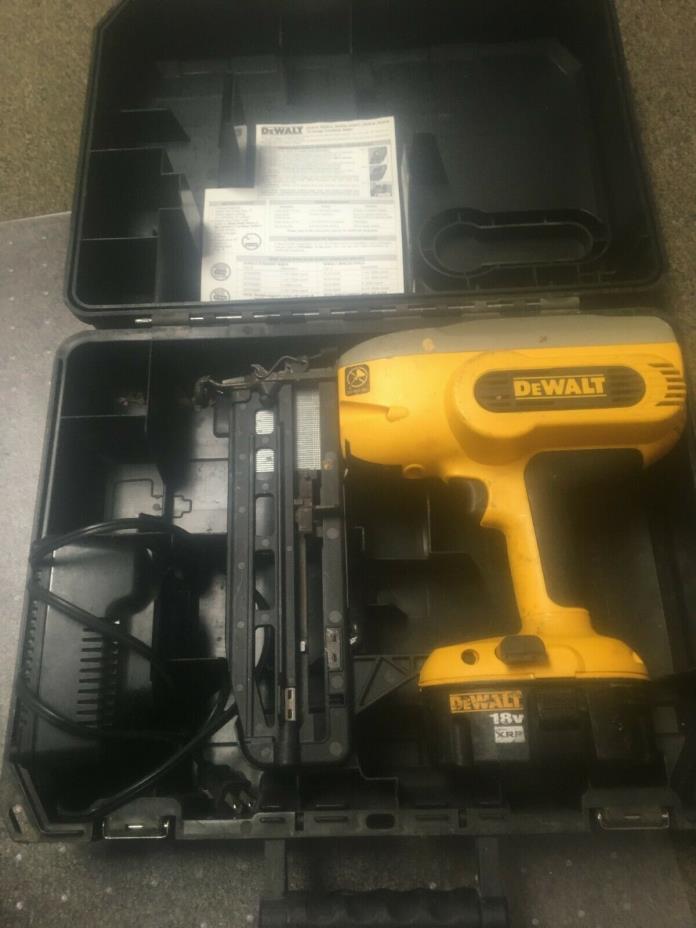 DEWALT DC616K 16 GUAGE STRAIGHT FINISH NAILER WITH BATTERY AND CHARGER