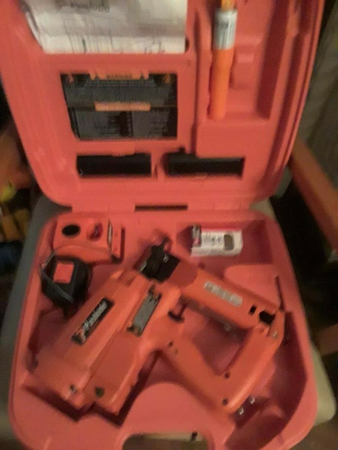 Paslode IM 250II 16 Ga Cordless Finish Nailer, Case and accessories